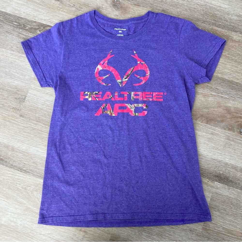 Realtree womens size M purple and pink camo graphic tee